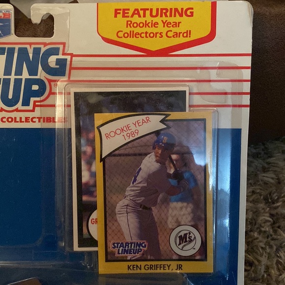 Amazing Ken Griffey Jr. Rookie edition card and figure - Picture 2 of 4